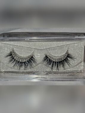 False Eyelashes - Black Dramatic Volume Lashes